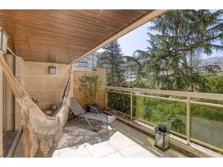appartement avec terrasse sur verdure