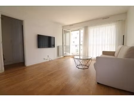 grand studio avec balcon