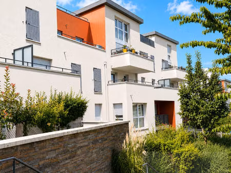 appartement 3 pièces avec extérieur et parking ? résidence de 2012
