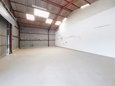local professionnel avec bureaux et/ou habitation.