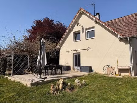 maison de 2001 de 115 m2  3 chambres sur terrain de 11 ares.