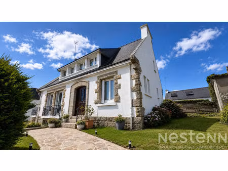 auray centre-ville - maison familiale de plus de 150 m² avec sous-sol total et jardin