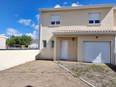 maison mitoyenne neuve à étage jamais habité  avec belles finitions.