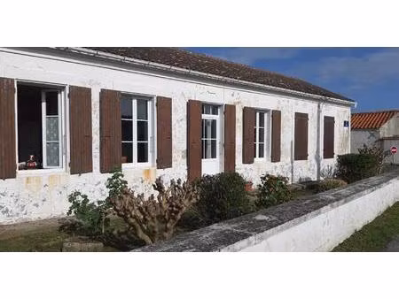 ensemble immobilier maison chai et hangar 17190