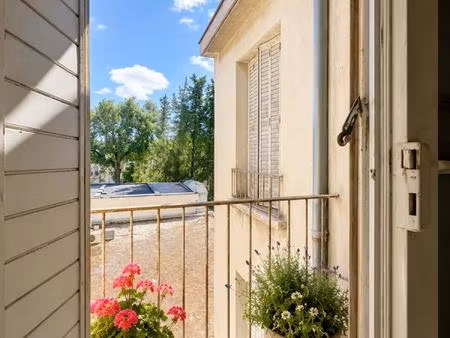 exclusivite - proche remparts t3/4 72m² avec balcon a renover