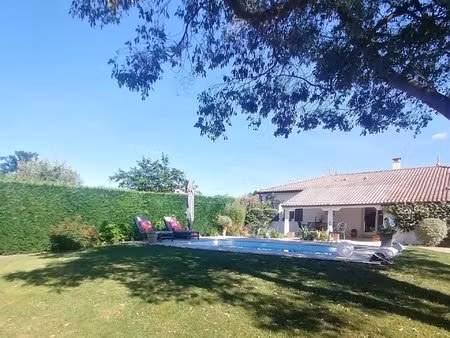 lagrave maison de plain-pied de 119 m2 rénovée avec piscine
