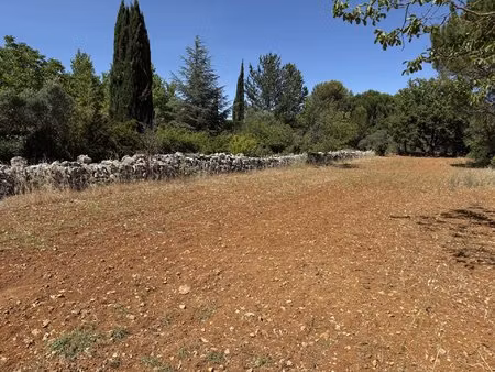 terrain constructible 2200 m² a st maximin