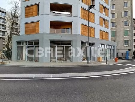 location commerce annemasse 55 m²