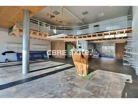 location commerce challes les eaux 193 m²