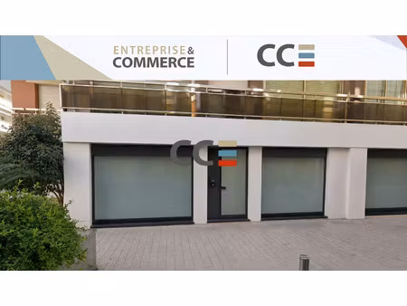 location commerce 84 m² à cannes (06400)