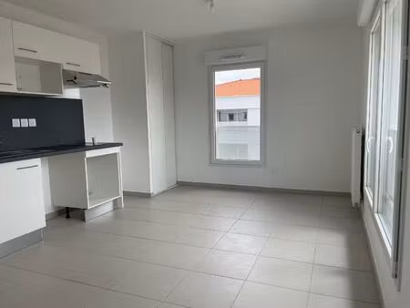 location appartement 2 pièces 38m² roques 31120