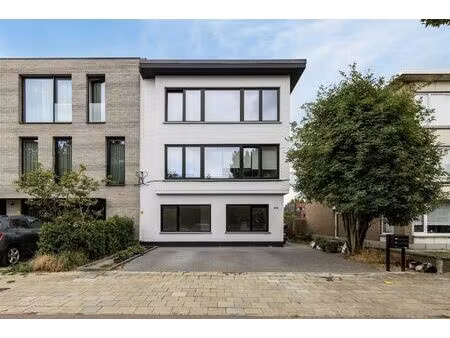 appartement te huur in wilrijk met 2 slaapkamers