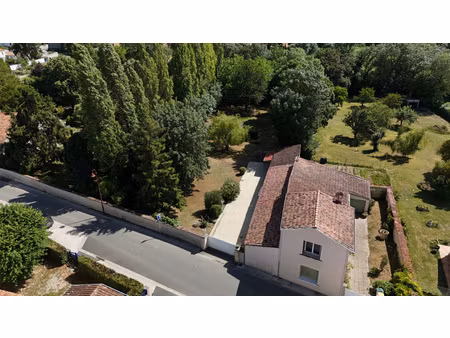 maison - 5 chb. avec 2500 m² de terrain arbore à bouhet