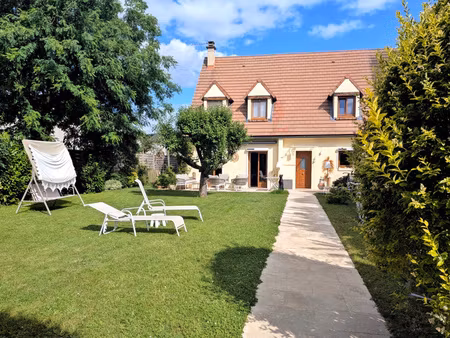 maison de 165m² habitables en superbe état général  sur 799 m² de terrain arboré