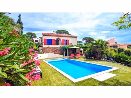 maison 5 chambres avec piscine à vendre les issambres