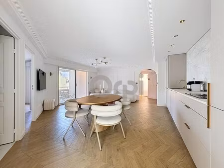 saint raphaël : appartement d'exception refait à neuf. tout à pieds