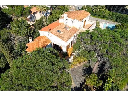 à vendre villa provençale 3 appartements centre et mer à pied  aux issambres