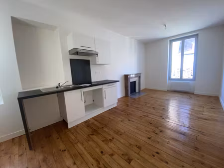 location appartement 2 pièces 32m² aigueperse 63260