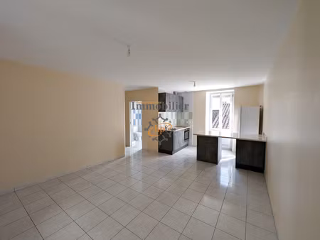 loue appartement type 2 en 1er étage  secteur la poste  sain