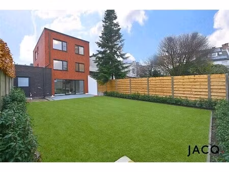 prachtig appartement met ruime tuin!