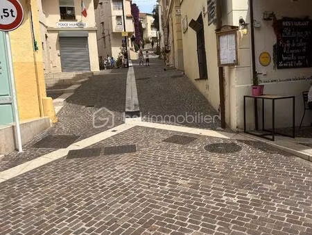 local commercial de 47 21 m² à cannes