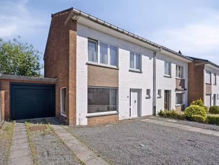 nabij centrum asse: te renoveren driegevelwoning