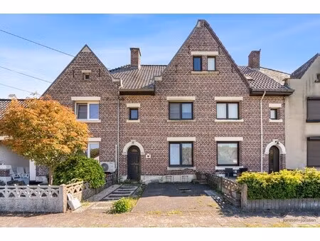charmante rijwoning met tuin in het groen