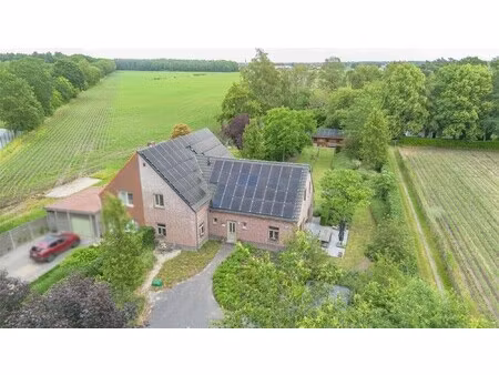 exclusief wonen in het groen op 1.806 m² met epc a+++