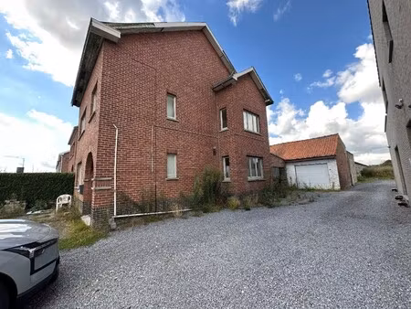 te renoveren vrijstaande woning met 400m² magazijn op 7a85ca perceel