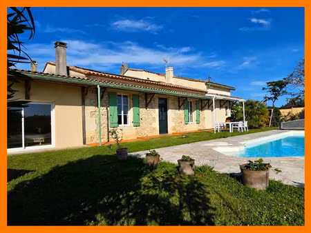 vente maison de village 13 pièces 208 m2 à créon