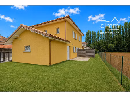 a louer  maison mitoyenne de type 3 avec jardin