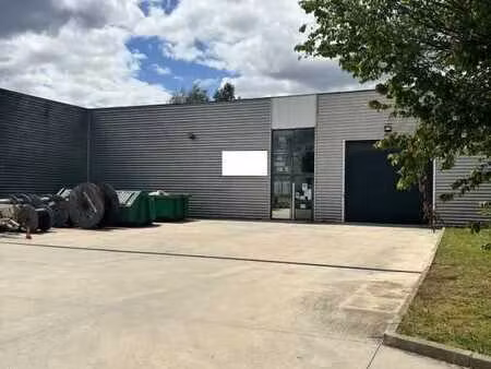location local d’activités bussy saint georges 77600 2477m²