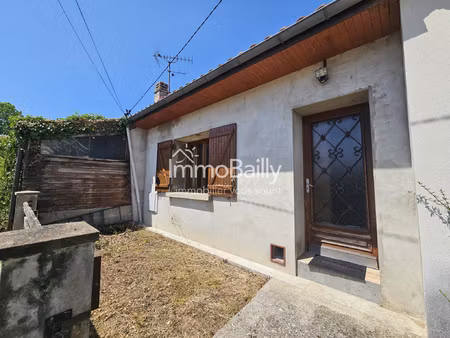 exclusivite leognan - maison pierre type t2 a renover