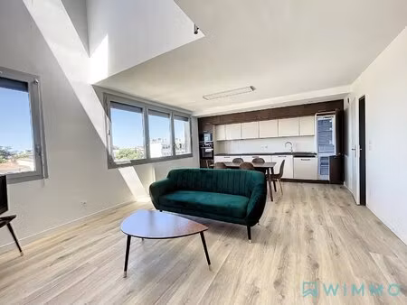 t4 meublé de 106.39 m2 en duplex  avec place de parking