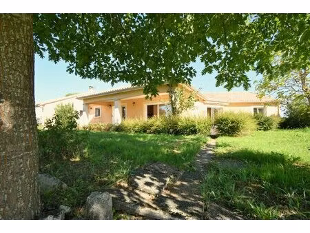 un écrin de calme aux portes de bergerac ? maison spacieuse avec fort potentiel et...