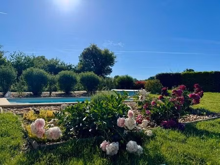 villa contemporaine de 2019 – piscine  vue dégagée