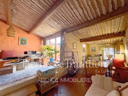maison de village avec terrasse sur le toit