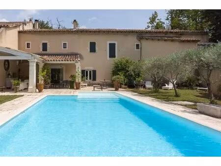mas en pierre avec piscine