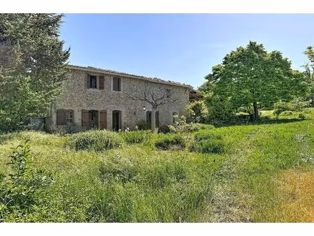 saignon - propriété de caractère avec source  cabanon et dépen