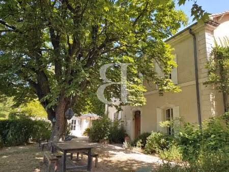 maison bourgeoise avec vue surplombant le village de visan