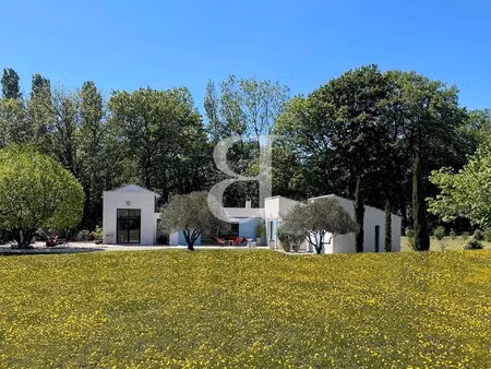 mas avec piscine et 1.5 hectare de terrain à vaison-la-romaine