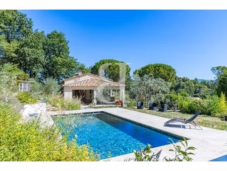 magnifique propriété avec piscine et terrain à vaison-la-roma