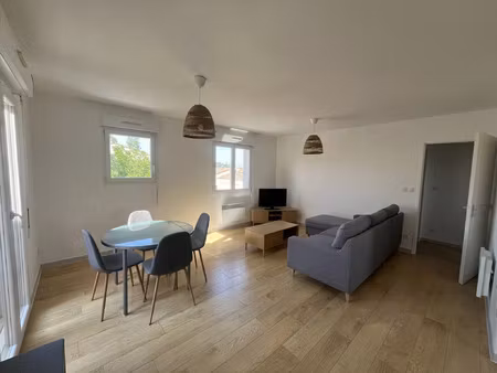 location appartement 3 pièces 74 m² à saint-paul-trois-châteaux (26130)