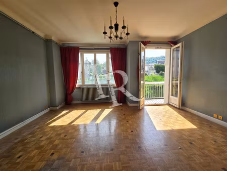 appartement t4 avec balcons  cave et deux garages le puy