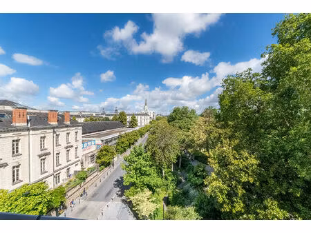 nantes - château : dernier étage - ascenseur - charme