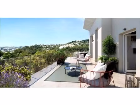 superbe t3 en attique terrasse 53 m²