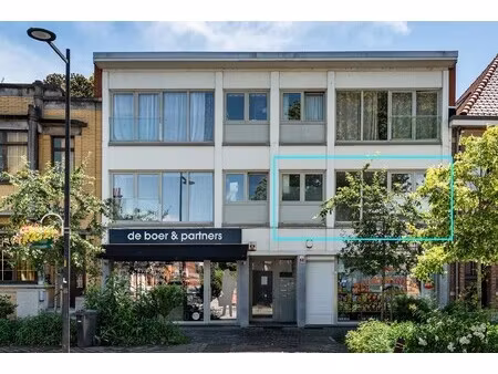 instapklaar  gerenoveerd app met 2 slpk in centrum van hove
