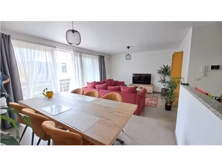 lichtrijk 2-slaapkamerappartement met terras + autostandplaats te huur in torhout