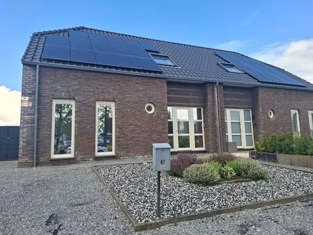 eigentijdse halfopen bebouwing te neeroeteren (maaseik)