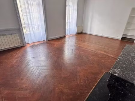 location 87m2- rue kleber